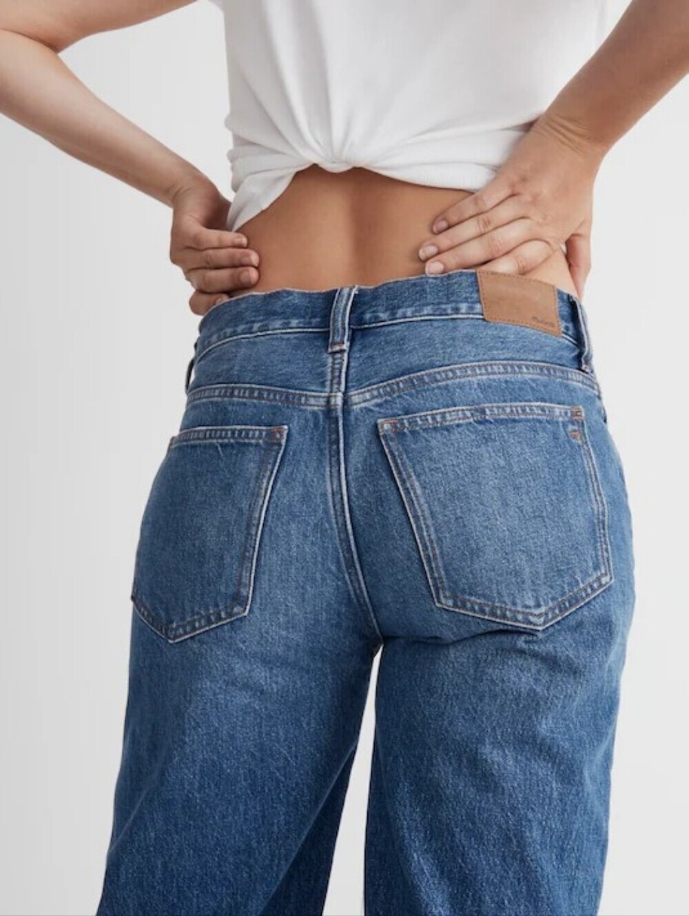 Madewell Low-Slung Straight Jeans in Palmina Wash Model Off-Duty Rigid Denim 24 - Picture 5 of 15